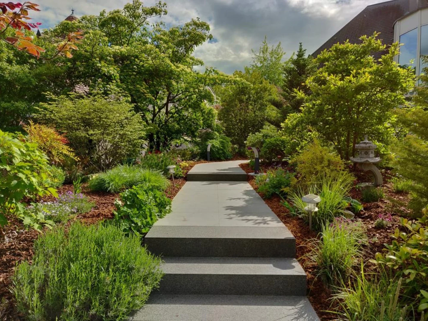 A tom pousse paysage désherbage massifs paillage mulch écorce bas rhin