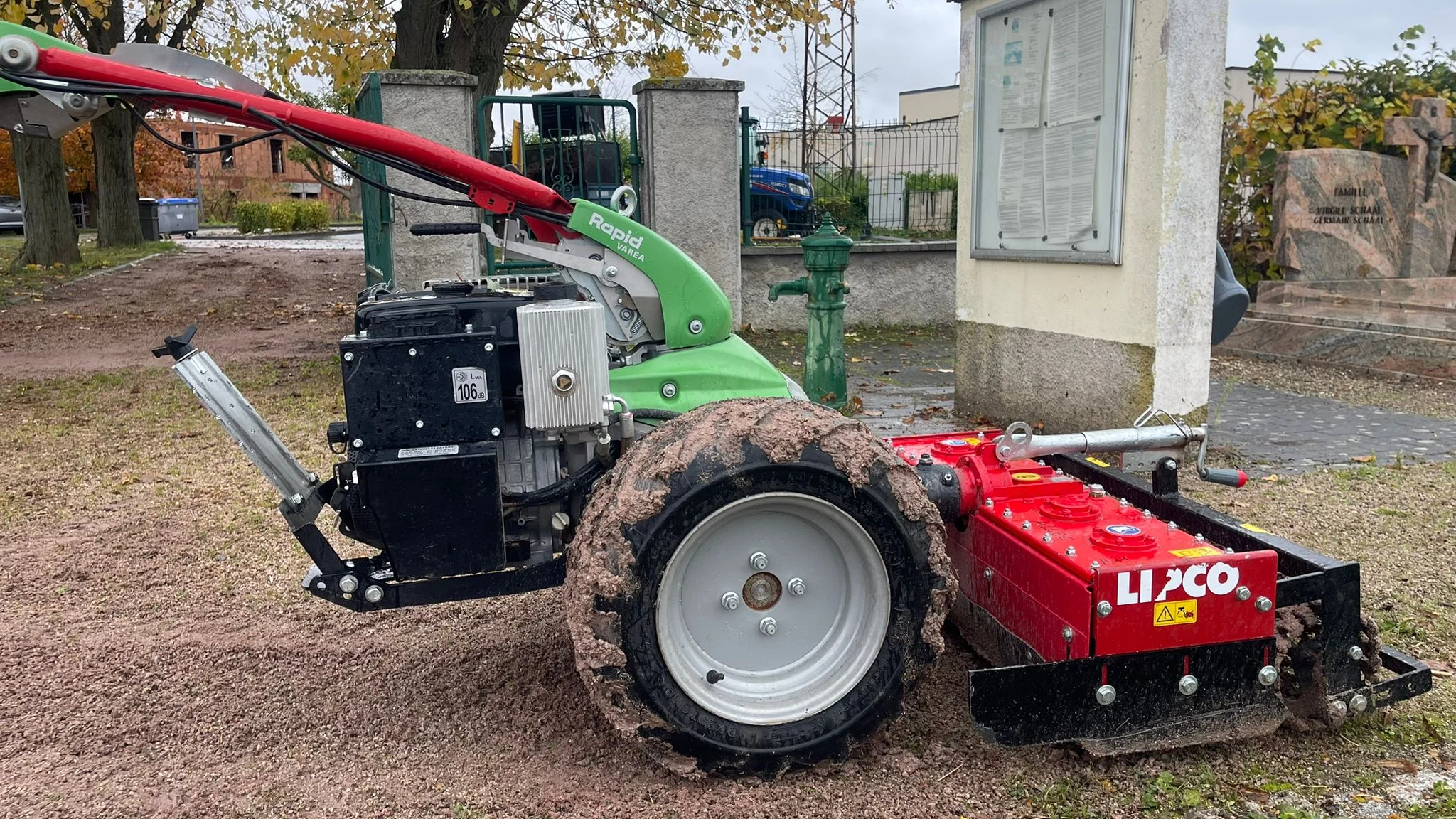 pro tom pousse paysage désherbage mécanique allées graviers cimetière et communes