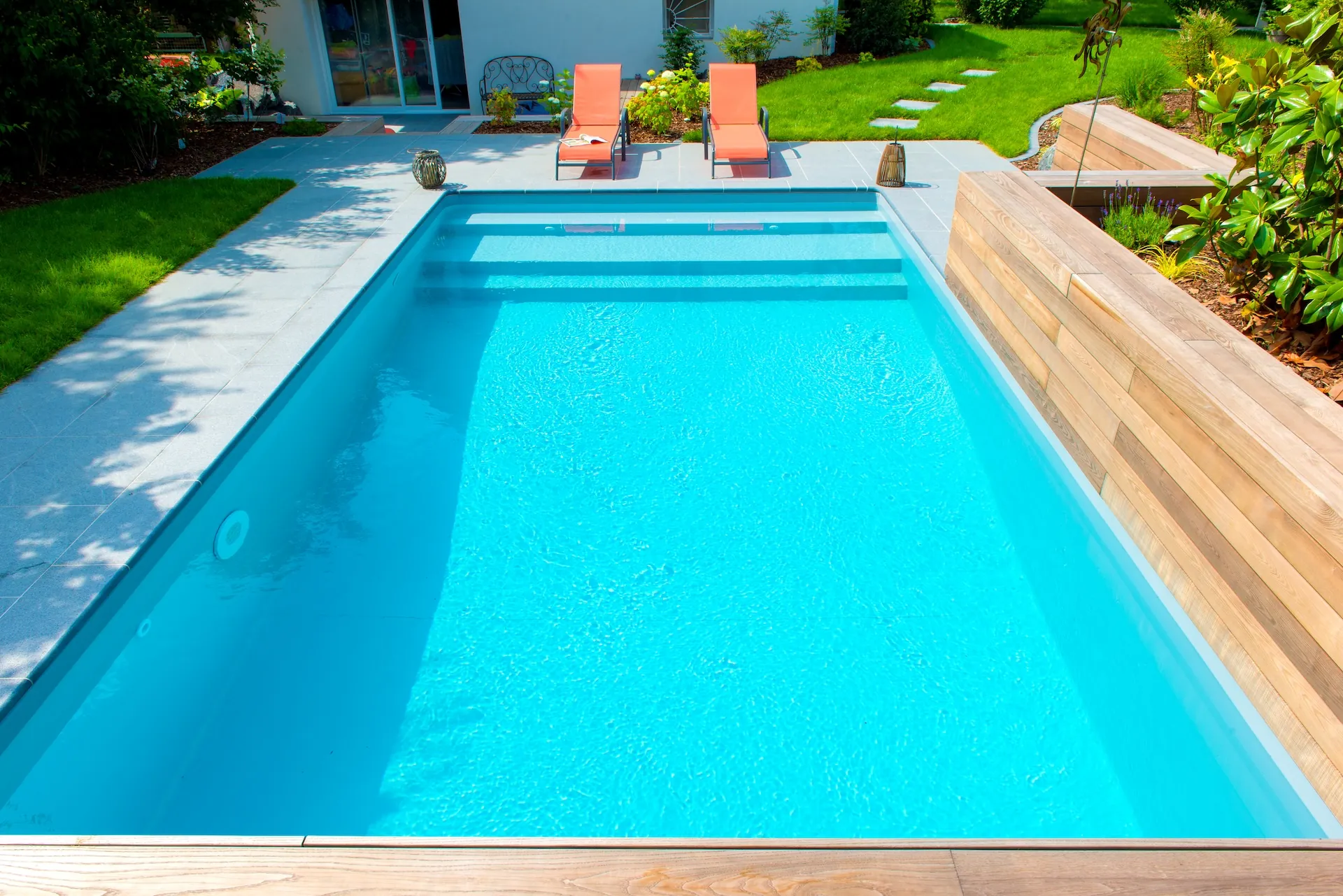 tom pousse aménagement jardin piscine