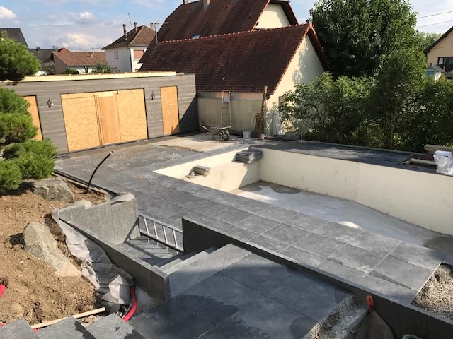 tom pousse paysage aménagement jardin la wantzenau piscine gazon synthétique brise vue pendant