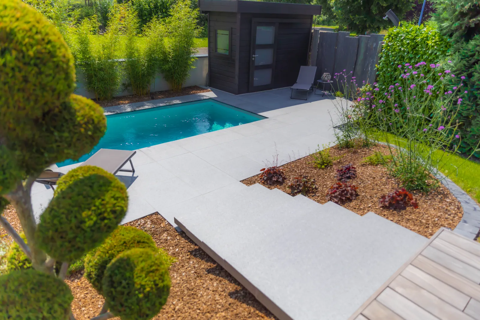 tom pousse paysage aménagement jardin piscine terrasse plage escalier plantations