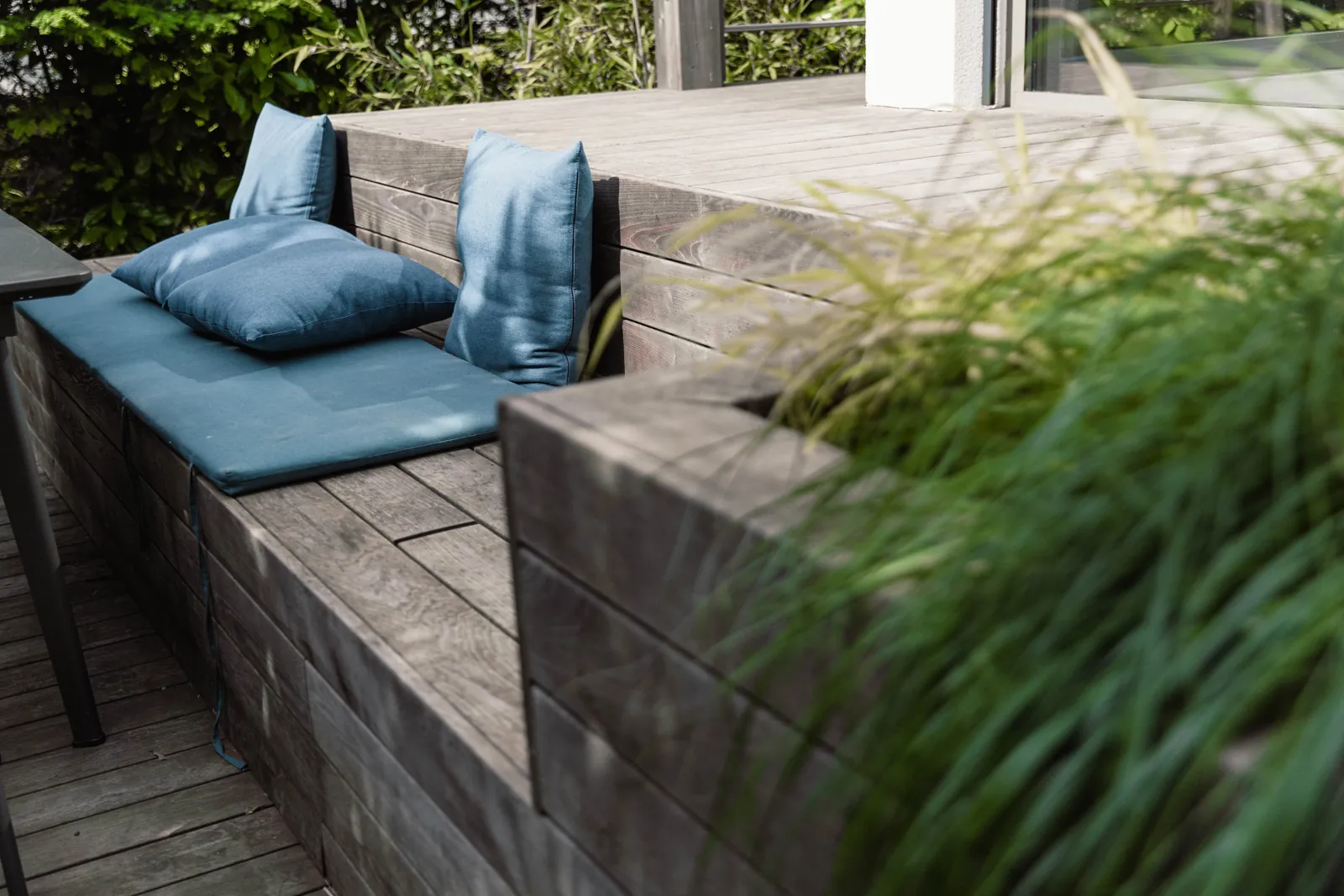 tom pousse paysage banquette jardin bois