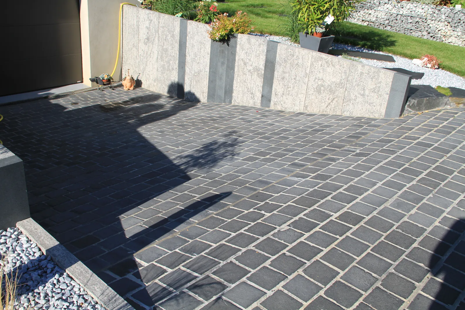 tom pousse paysage illkirch réfection descente de garage palissades soutènement pavage cour