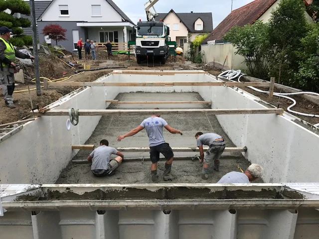 tom pousse paysage pisciniste intégration piscine jardin pendant