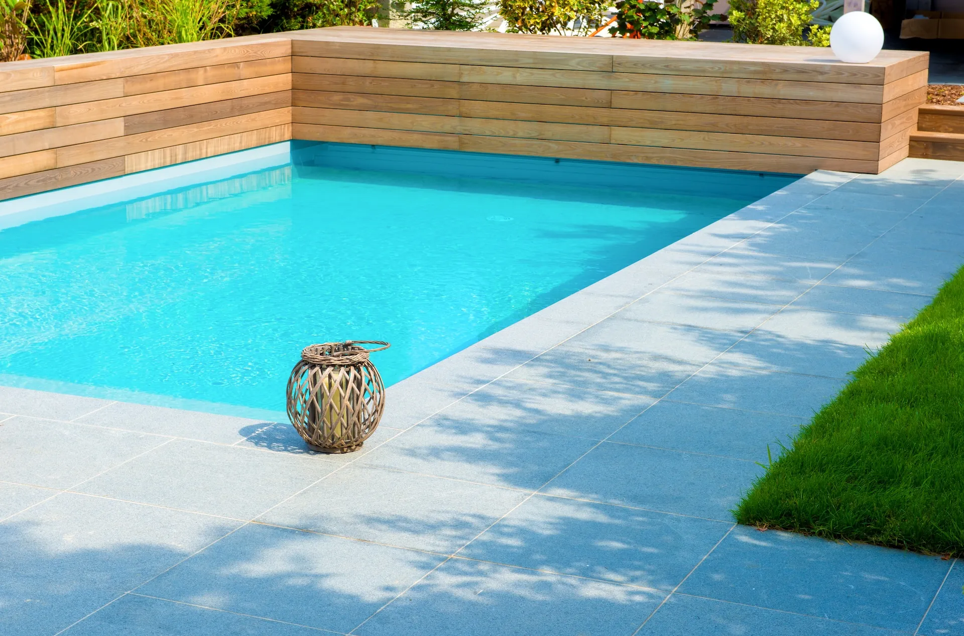 tom pousse pisciniste margelles plage piscine granit