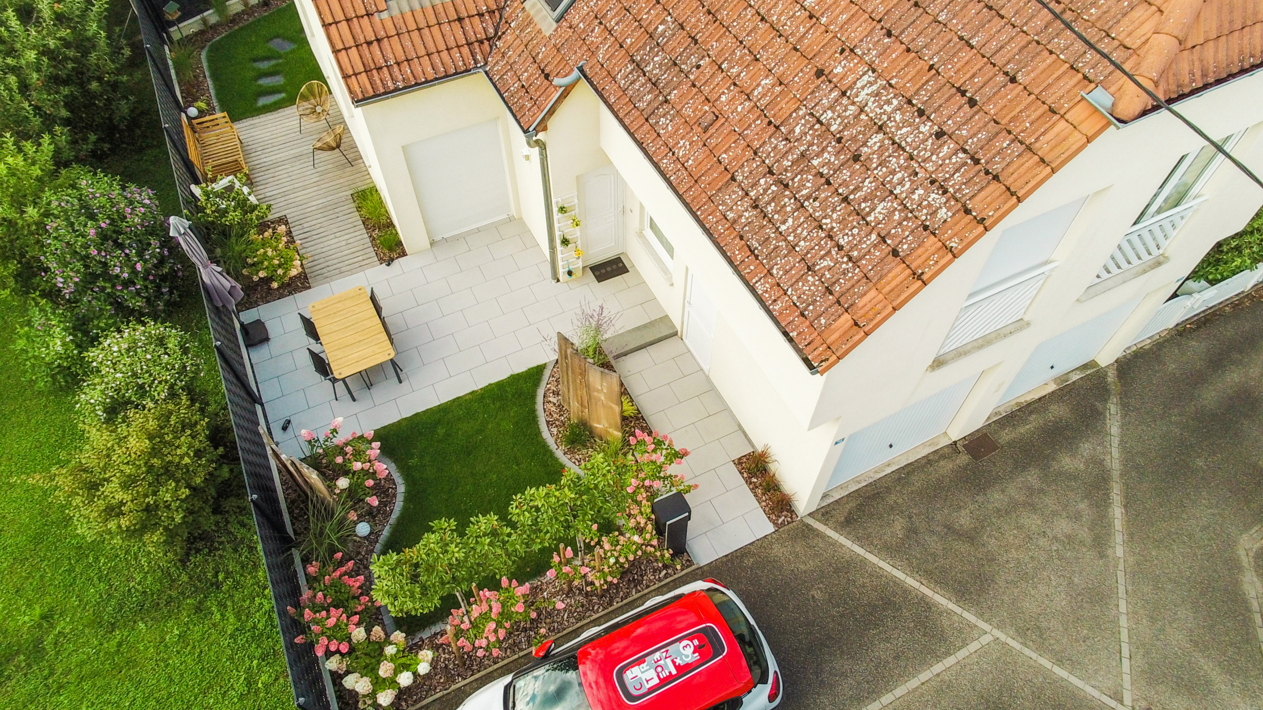 Comment aménager un petit jardin de maison neuve
