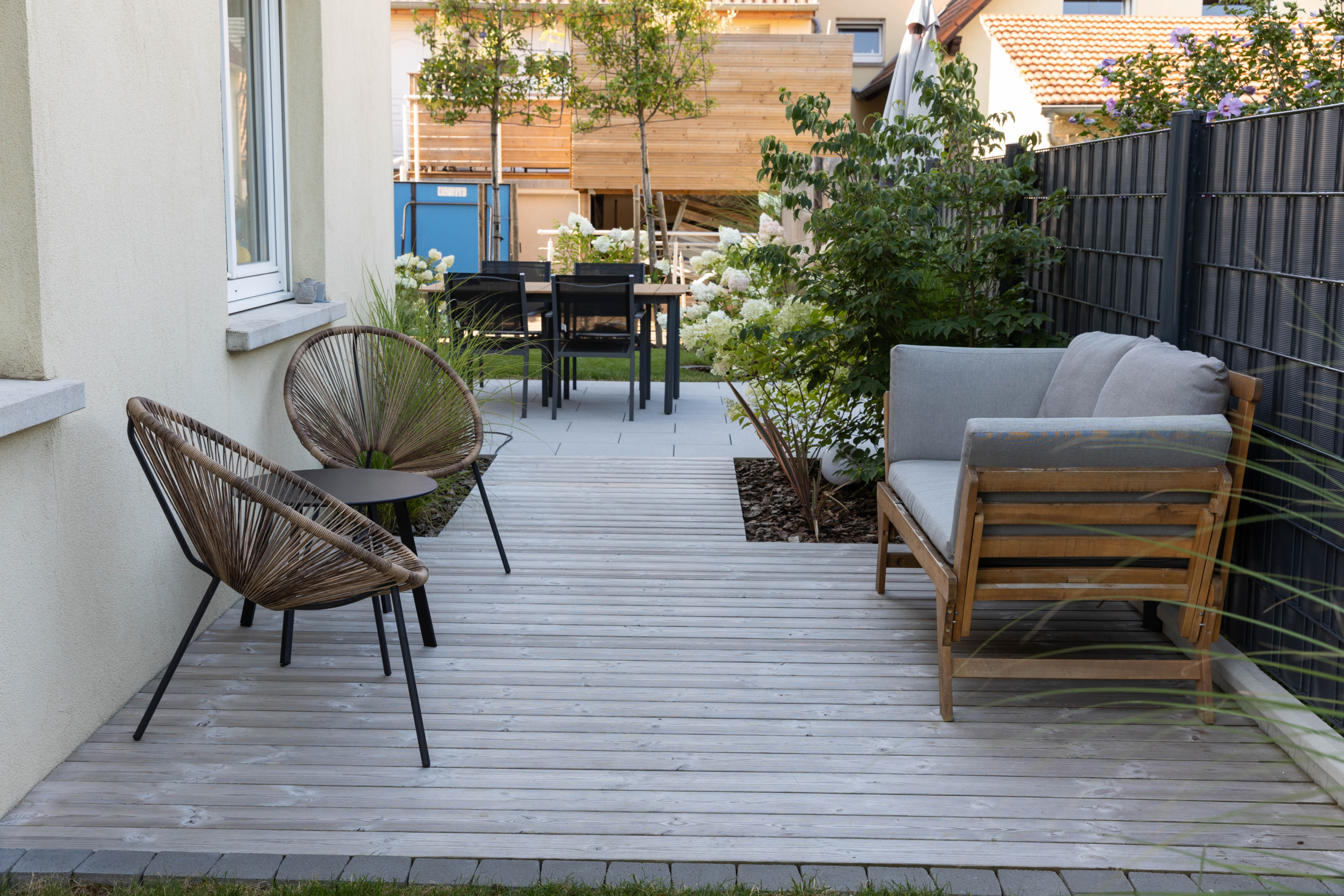 Comment structurer plusieurs espaces dans un petit extérieur sur Hipsheim