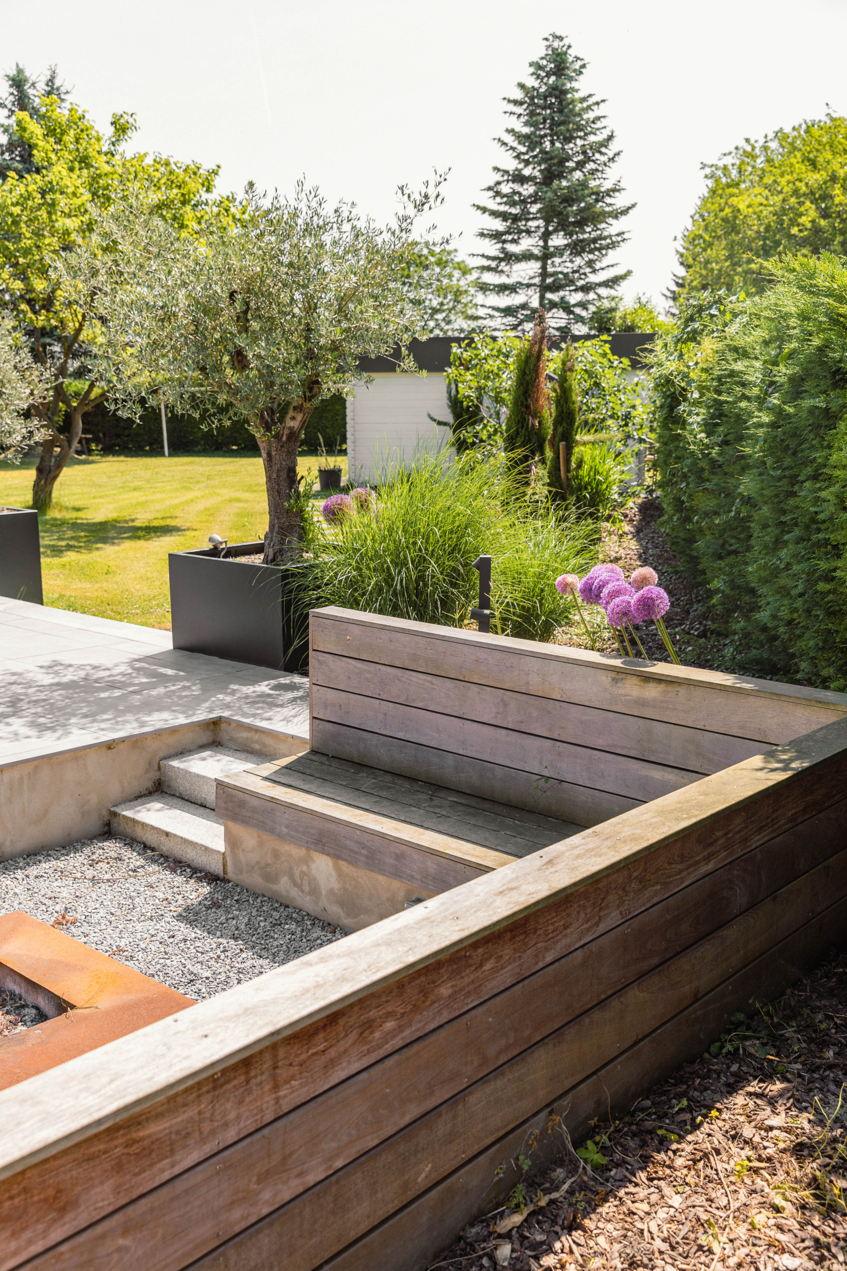 convivialité dans le jardin autour de l’espace braséro