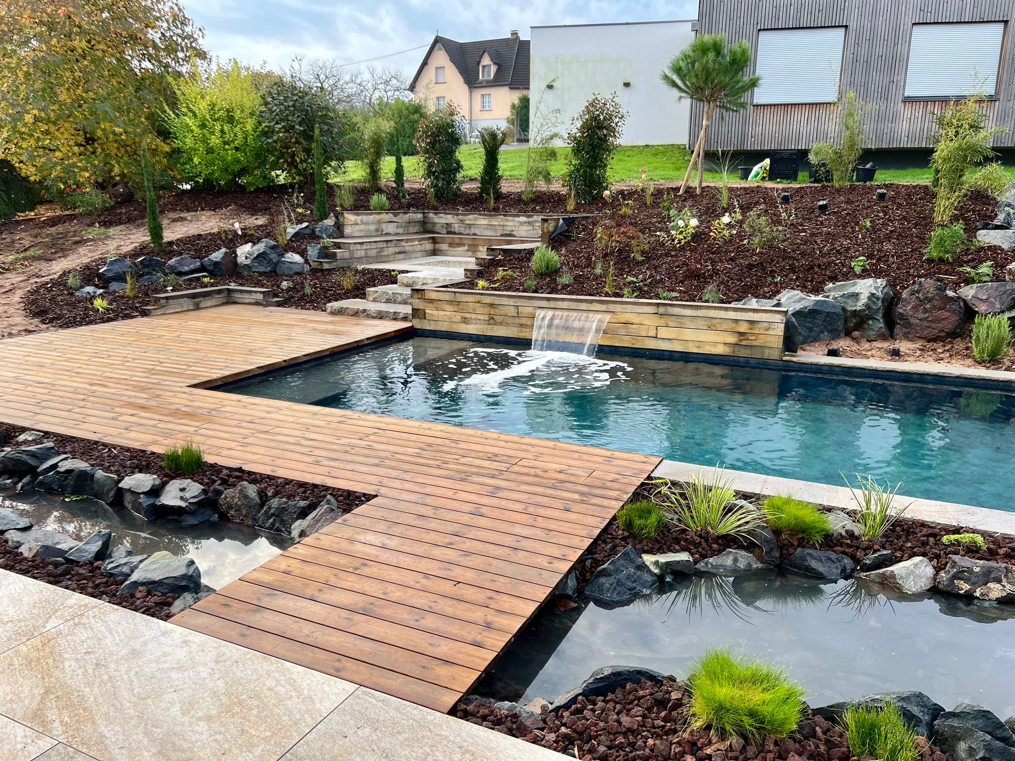 découvrir réalisation piscine bassin terrasse bois Image principale du projet