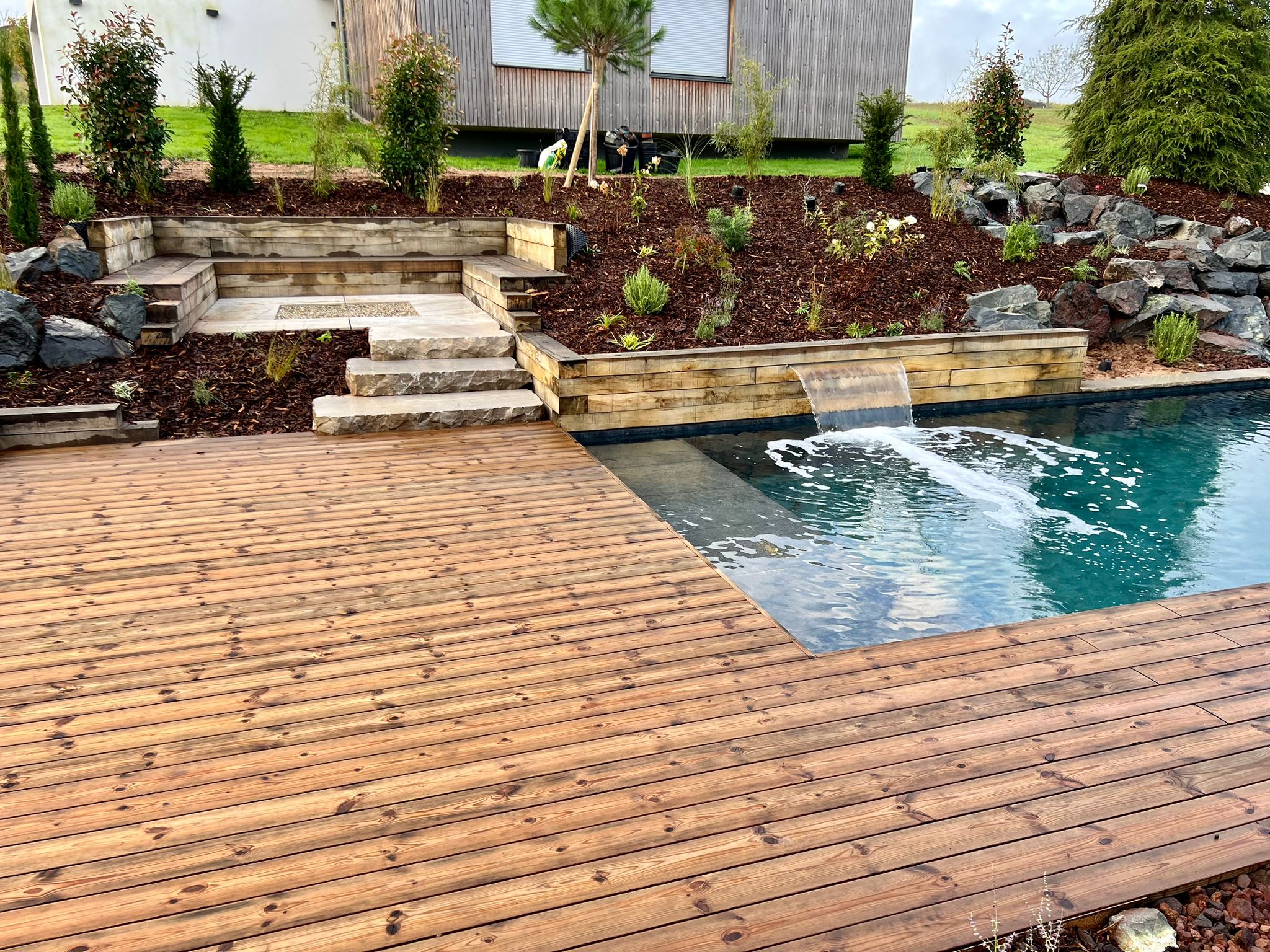 terrasse bois espace piscine