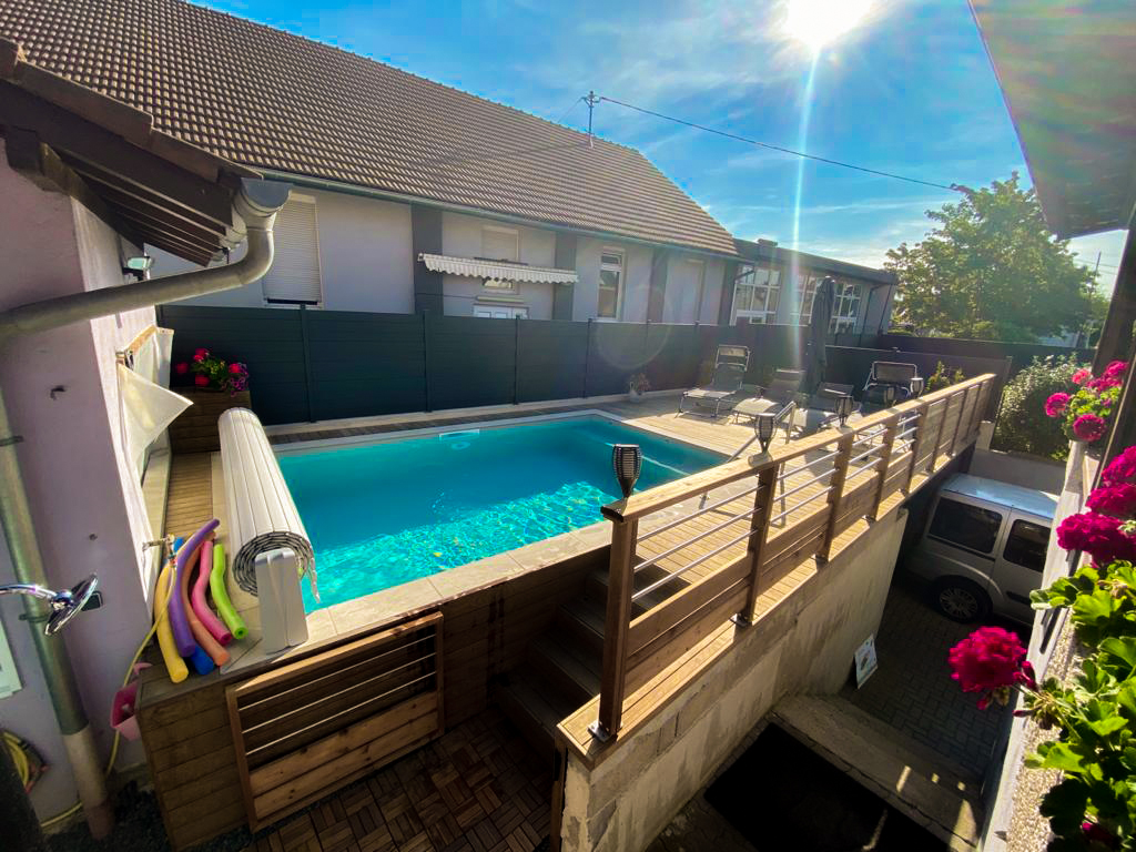 espace piscine aménagé après