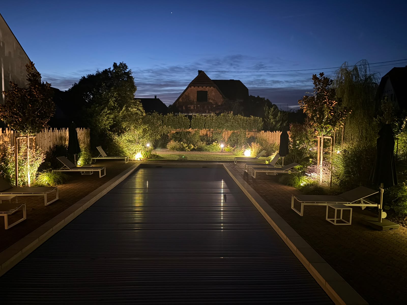 éclairage extérieur piscine jardin gite alsace tom pousse
